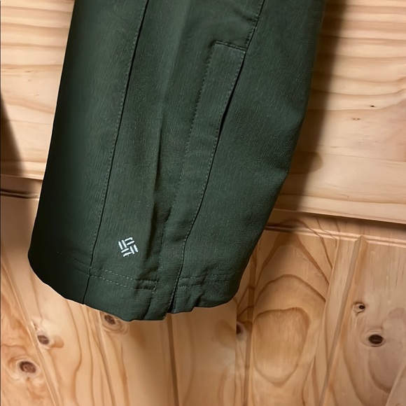 Columbia Green Convertible Cargo Pants with Durable Fabric NWOT 12 long - Picture 3 of 10